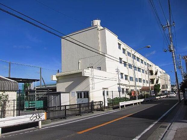横浜市立原中学校(約880m)