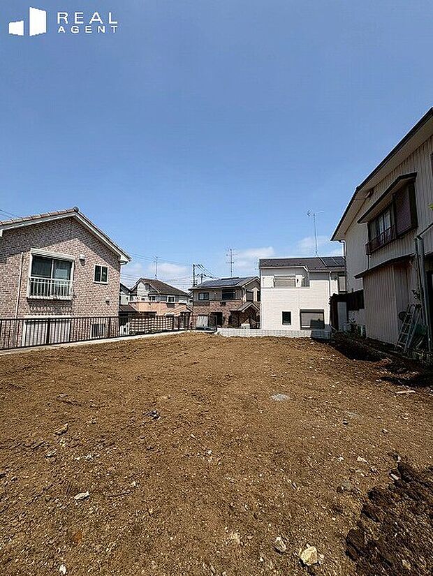 【現地外観】閑静な住宅地に佇む存在感のある新邸が誕生します。