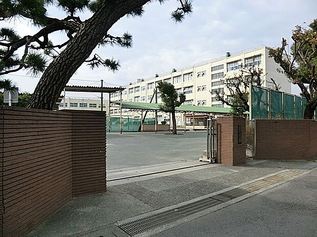 横浜市立希望ヶ丘小学校(約460m)