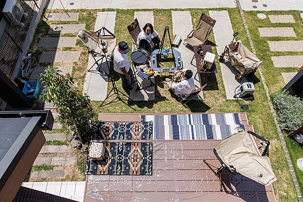 【【4号地】ウッドデッキ】【敷地内に特別なスペース】
家族の洗濯物を干す日常のスペースにも〇・・・喫煙者の憩いの場にも〇・・・星空を観察する幸せな時間にも〇