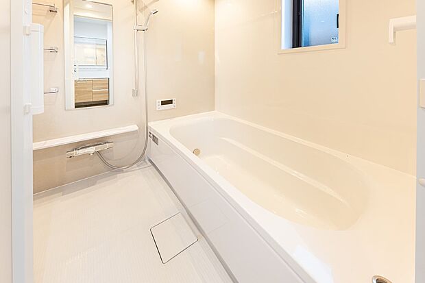 【【12号地】浴室】【快適なバスライフ】
(1)寒がりの方におススメ浴室暖房！・・・
(2)掃除道具は浮かせる収納希望の方におススメ全面マグネット対応！・・・
(3)室内乾燥が日常の方におススメ浴室乾燥機付き！