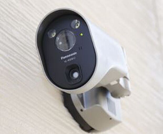 【ワイヤレスカメラ】一邸に一台のセンサーライト付きワイヤレスカメラ！映像は室内のインターホンで確認できます。（録画機能付き）