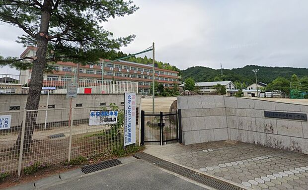 平第四小学校(約833m)