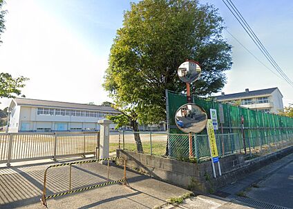 大浦小学校 1,474m(徒歩19分)