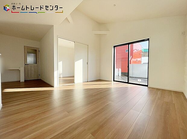 ３号棟
関東鉄道竜ヶ崎線「竜ヶ崎」駅まで車で１０分！
LIGAREはラテン語で＜結ぶ＞という意味を持つ。人を繋ぎ、家族を結ぶ。シンプルな箱を結び、繋ぎ合わせることで様々なデザインが形成される。