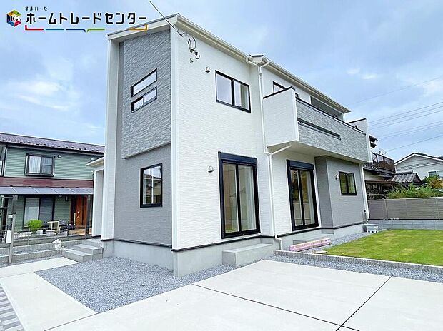 嬉しい仕様がたくさん！
浴室暖房換気乾燥機、都市ガス、Wロック電池錠、床下収納、２４時間換気、シューズインクローク、ウォークインクローゼット、和室、吹抜、折上天井！