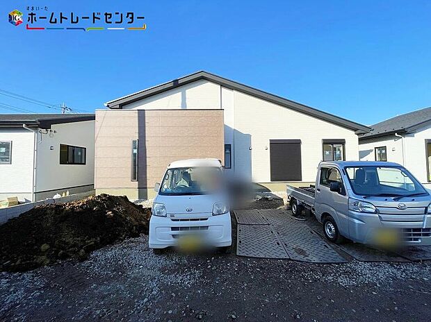 ２号棟
つくばエクスプレス線「研究学園」駅まで車で２２分！
LIGAREはラテン語で＜結ぶ＞という意味を持つ。人を繋ぎ、家族を結ぶ。シンプルな箱を結び、繋ぎ合わせることで様々なデザインが形成される。