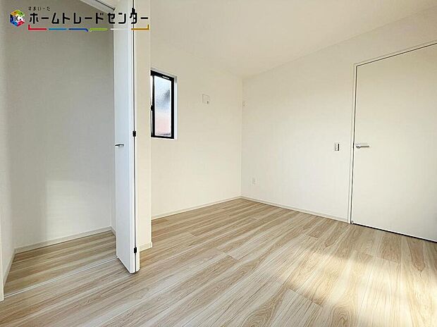 収納も多くお子様の成長と共に増えていく荷物も楽々しまえる住みやすい邸宅です♪ご家族での生活に寄り添う設計となっております。