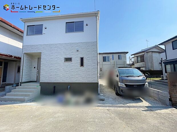 嬉しい仕様がたくさん!
システムキッチン、浴室乾燥機、床下収納、防犯カメラ、TVモニター付きインターホン、人感センサー付玄関灯、全居室ペアガラス、全居室南向き、駐車2台可(車種による)!