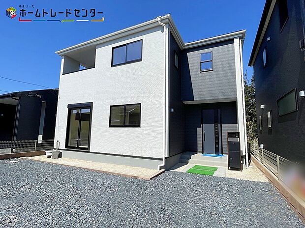 2号棟
嬉しい仕様がたくさん！
浴室乾燥機、システムキッチン、ウォークインクローゼット、洗浄便座、床下収納、24時間換気、TVモニター付きインターホン、人感センサー、駐車４～５台可（車種による）♪