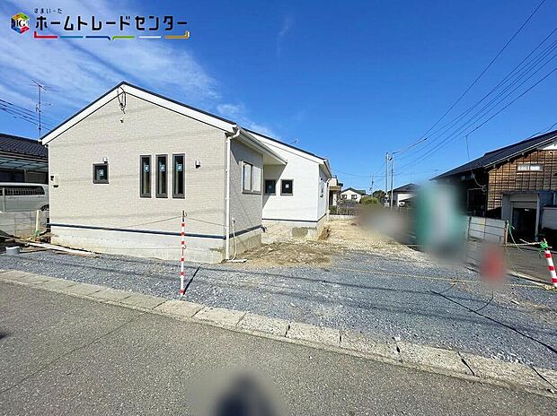 嬉しい仕様がたくさん!
浴室乾燥機、システムキッチン、ウォークインクローゼット、洗浄便座、床下収納、24時間換気、TVモニター付きインターホン、人感センサー、駐車5台可(車種による)♪