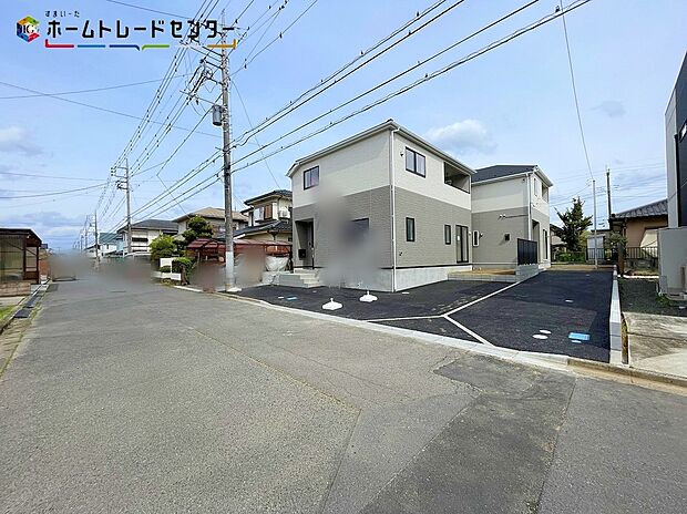 ２号棟
一戸建ての大きなメリットは、「自分の土地」を自由に使えること。好きなペットが飼えるほか、ガーデニングやＤＩＹ、車の手入れなど様々な趣味を楽しめます♪広いお庭でのびのびと開放的に暮らしましょう！