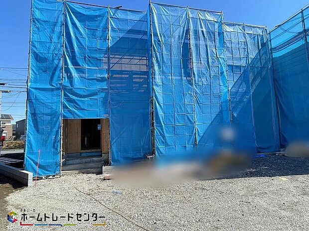 １号棟
交通量が少ない住宅街なので、雨の日でも車の走行音も気になりません。平日・お仕事帰りなど、いつでもご案内致します！お気軽にお問い合わせ下さい♪お持ちしております！