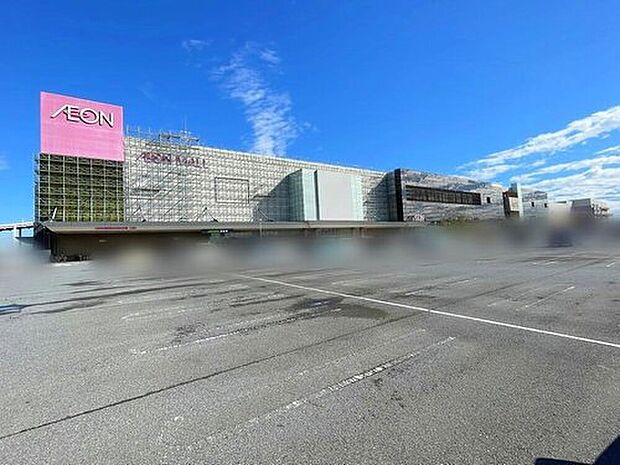 イオンモール土浦まで車で１０分♪
約160の専門店と「イオン土浦店」を核に、買い物・グルメ・イベントが楽しめる地域密着型の商業施設です。週末のお出かけや日常の買い物にも便利です！