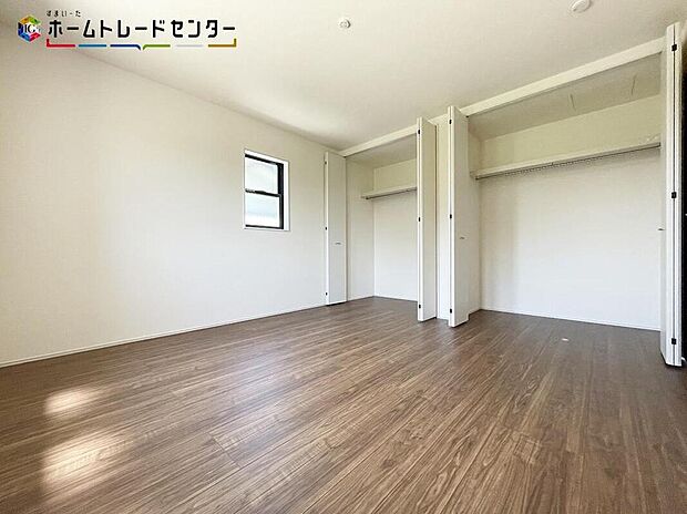 ゆとりの広さのプライベートルームには、収納充実のクローゼットが。男の子なら趣味やスポーツ用品を、女の子なら洋服やアクセサリーを。お子様に嬉しいお部屋です。
