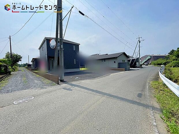 嬉しい仕様がたくさん!システムキッチン、和室、浴室乾燥機、防犯カメラ、TVモニター付きインターホン、人感センサー付玄関灯、全居室ペアガラス、駐車3台可(車種による)♪