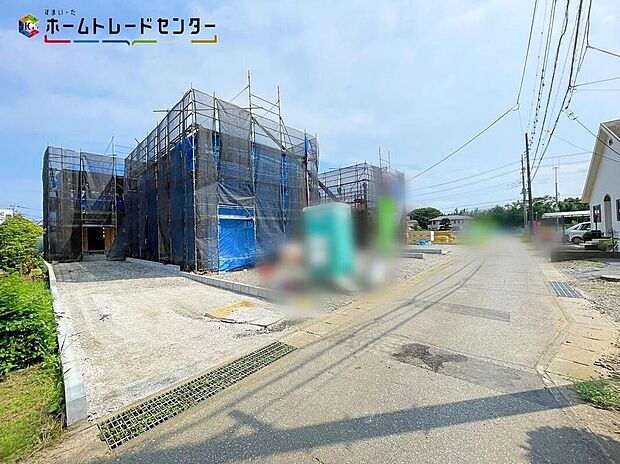 1号棟
交通量が少ない住宅街なので、雨の日でも車の走行音も気になりません。平日・お仕事帰りなど、いつでもご案内致します!お気軽にお問い合わせ下さい♪お持ちしております!