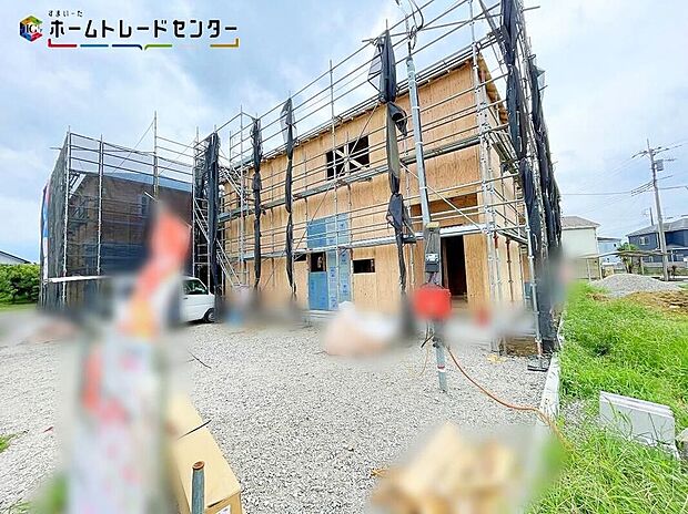 1号棟交通量が少ない住宅街なので、雨の日でも車の走行音も気になりません。平日・お仕事帰りなど、いつでもご案内致します!お気軽にお問い合わせ下さい♪お持ちしております!