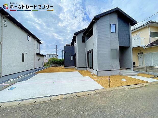 【駐車場】1号棟
JR常磐線「牛久」駅まで徒歩9分!
LIGAREはラテン語で<結ぶ>という意味を持つ。人を繋ぎ、家族を結ぶ。シンプルな箱を結び、繋ぎ合わせることで様々なデザインが形成される。