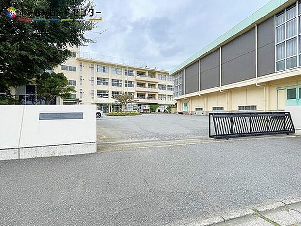 取手市立取手第一中学校(約1,400m)