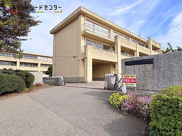 牛久市立岡田小学校（約1,700m）