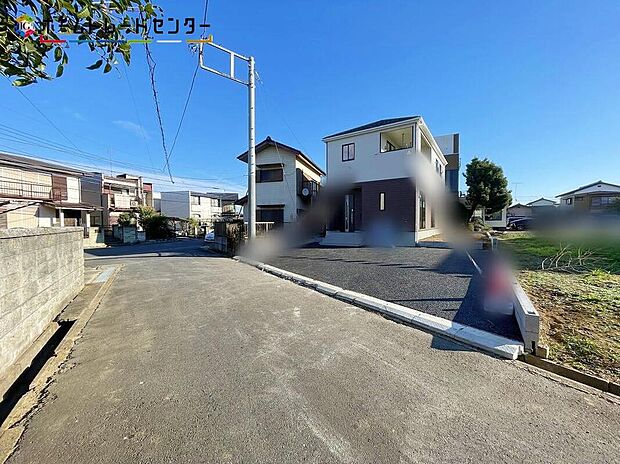 【前面道路含む現地写真】交通量が少ない住宅街なので、雨の日でも車の走行音も気になりません。平日・お仕事帰りなど、いつでもご案内致します！お気軽にお問い合わせ下さい♪お持ちしております！