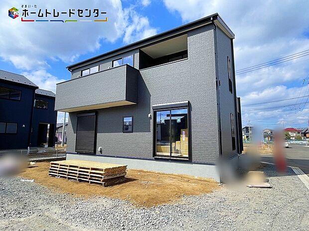 【現地外観写真】7号棟
前面道路が6m以上ある戸建ては、車の出し入れがスムーズで、駐車もラクラク。大型車でも安心して利用でき、来客時の対応も快適です!開放感があり暮らしにゆとりが生まれます。