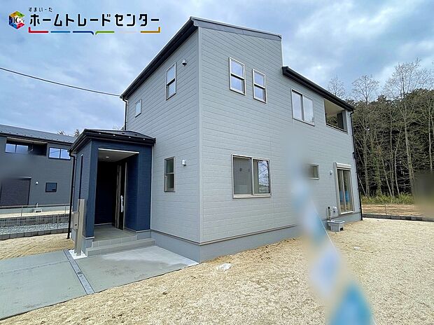 【現地外観写真】２号棟
平日・お仕事帰りなど、いつでもご案内致します！お気軽にお問い合わせ下さい♪お待ちしております！（0120-858-884）
開放感あふれる現地を是非ご体感くださいませ！