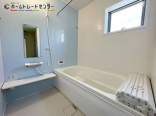 【浴室】浴室は湿気がたまりやすく、換気扇だけではどうしてもカビが出やすいです。窓もあり浴室乾燥機も設置されておりますのでカビの抑制に繋がります!洗濯物を乾かすことも出来ます!雨の日や花粉の季節も心配いりません