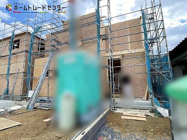 【現地外観写真】3号棟
大きな窓、陽光あふれる明るい空間!!家族団らんする時間は、かけがえのないものです!休日はご家族でお喋りしながらゴロゴロゆっくりと過ごすのも良いのではないでしょうか!