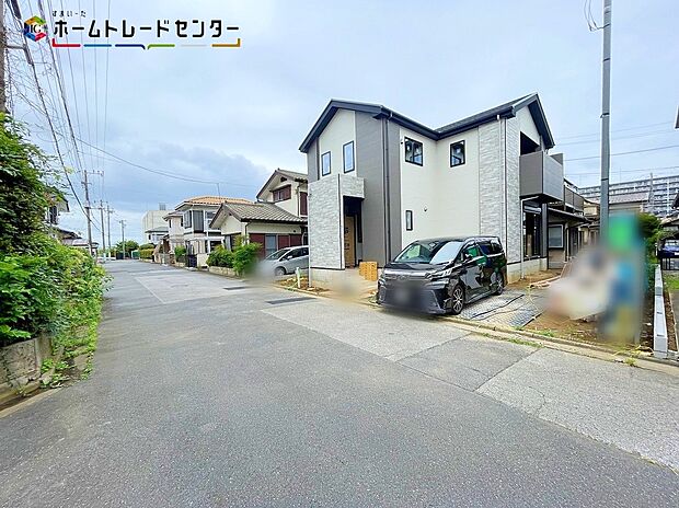 【前面道路含む現地写真】一戸建ての大きなメリットは、「自分の土地」を自由に使えること。好きなペットが飼えるほか、ガーデニングやDIY、車の手入れなど様々な趣味を楽しめます♪広いお庭でのびのびと開放的に暮らしましょう!