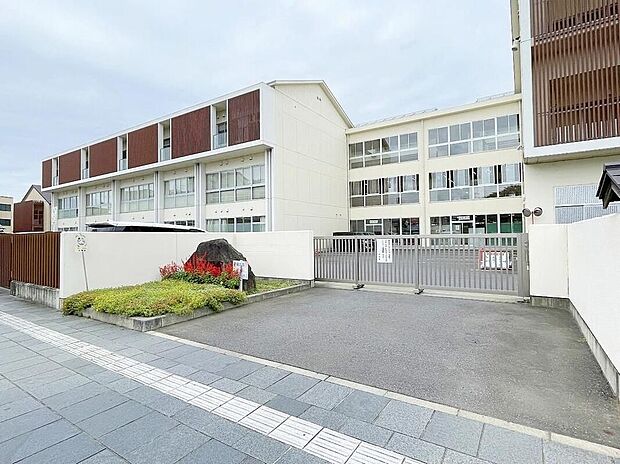 土浦市立土浦小学校（約600m）