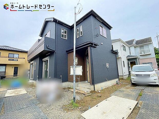 【現地外観写真】B号棟
一戸建ての大きなメリットは、「自分の土地」を自由に使えること。好きなペットが飼えるほか、ガーデニングやＤＩＹ、車の手入れなど様々な趣味を楽しめます♪広いお庭でのびのびと開放的に暮らしましょう！