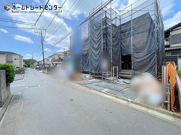 【前面道路含む現地写真】平日・お仕事帰りなど、いつでもご案内致します！お気軽にお問い合わせ下さい♪お待ちしております。自然光に包まれたあふれる陽光の輝き、子どもたちの笑顔も光り輝いて見えますね♪