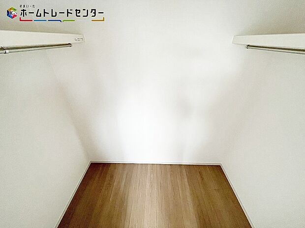 【収納】お子様の成長は早いものです!どんどん増えていく荷物も、楽々しまえる収納力です!お部屋は美しい空間を保てますね!オシャレなママは洋服もたくさんです!収納に困らないよう、各部屋の収納力も見逃せない!!
