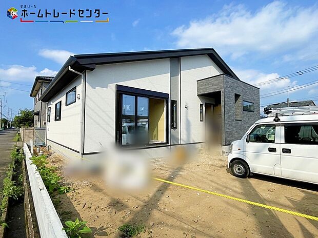 【現地外観写真】JR常磐線「荒川沖」駅まで車で10分!LIGAREはラテン語で<結ぶ>という意味を持つ。人を繋ぎ、家族を結ぶ。シンプルな箱を結び、繋ぎ合わせることで様々なデザインが形成される。
