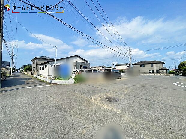 【前面道路含む現地写真】○嬉しい設備仕様
システムキッチン、浴室乾燥機、ウォークインクローゼット、床下収納、TVモニター付インターホン、24時間換気システム、食器洗い乾燥機、、ホスクリーン、駐車場3台(車種による)!