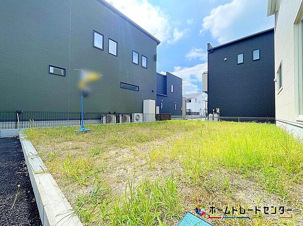 【庭】陽光たっぷり降りそそぐ南庭を備えた理想のお住まいです。お子様の遊び場や趣味のガーデニング、ワンちゃんも飼えますね♪お休みの日はBBQはいかがですか！ライフスタイルに合わせて、お楽しみ頂けそうですね！