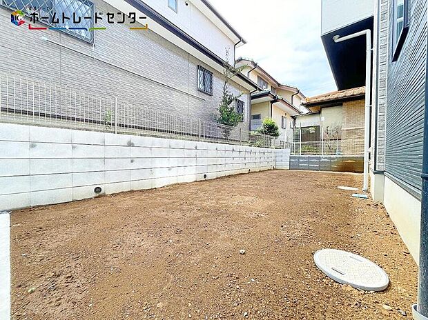 【庭】陽光たっぷり降りそそぐ南庭を備えた理想のお住まいです。お子様の遊び場や趣味のガーデニング、ワンちゃんも飼えますね♪お休みの日はBBQはいかがですか！ライフスタイルに合わせて、お楽しみ頂けそうですね！