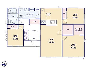 折下天井が空間をやさしく区切り、メリハリのある心地よいリビングに。毎日の暮らしをより快適に感じられる工夫です。 