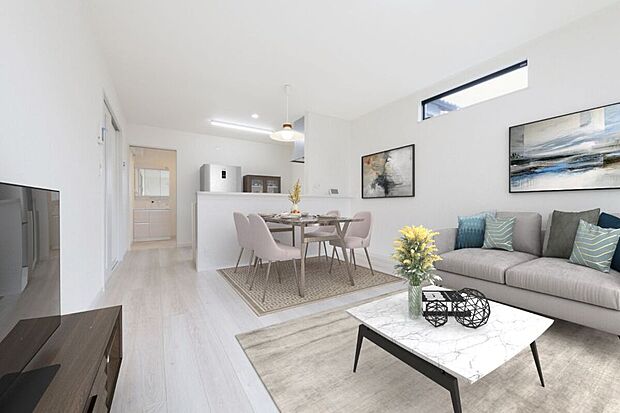 【施工例】キッチンからもリビングが見渡せるため、どこに居ても家族を感じ、会話もはずみますね。家事をしながらお子さんの様子も見れるため、安心です♪※家具等の配置はイメージです。