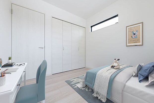 【洋室】【施工例】洋室は2つご用意！ライフスタイルに合わせてお子様のお部屋やご主人様の書斎としてもご活用できます。収納力も抜群なのでお部屋をスッキリ保つことができます。※家具等の配置はイメージです。