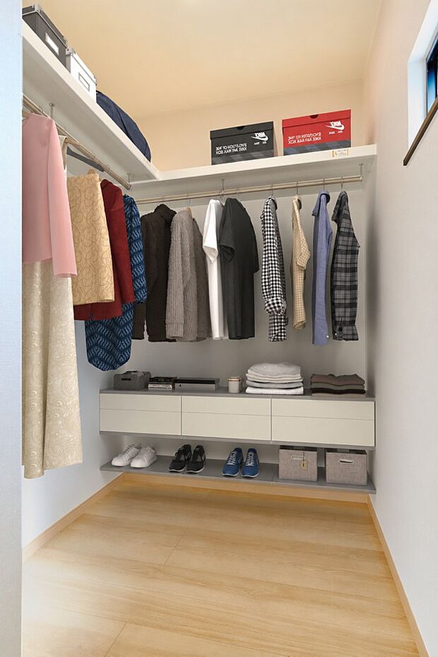 【ウォークインクローゼット】【施工例】大容量のウォークインクローゼットは大切なお洋服も常に換気ができ、きれいな状態で保管することができるため長持ちします!
※家具等の配置はイメージです。