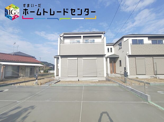 お子様との思い出もたっぷりしまえるウォークインクローゼット。衣類だけでなく、鞄などの小物からスーツケースやレジャー用品などの大きな物までたっぷり収納出来ます。