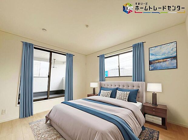 ≪Room≫
採光良好な明るい室内。木の温もりがやさしいフローリングは安らぎをもたらすプライベート空間。          
※家具はCGでございます。