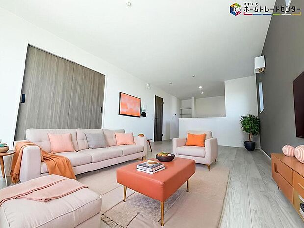 ≪Living room≫
ママの目線でデザインされた住まいは、水回りの導線や豊富な収納など魅力がたくさん。住み心地の良さをぜひご体感下さい！     
※家具はCGでございます。
