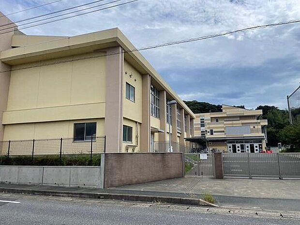 木更津市立木更津第三中学校（約437m）