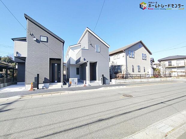 【前面道路含む現地写真】◆平日・お仕事帰りなど、いつでもご案内させていただきます！デザイン・目に見える設備面も大切ですが、耐震構造で地震に強い家の為、次代へ繋ぐ強固な住宅です。