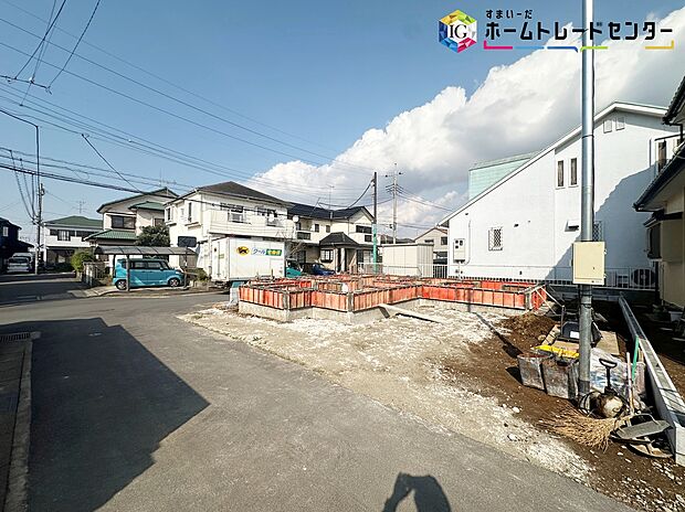 【現地外観写真】◆目の届きやすい場所に駐車場があるので安心感があります。また、荷物をたくさん持った状態でも車を降りてすぐ建物内に入ることができ、子どもを持つファミリー世帯にもおすすめです。