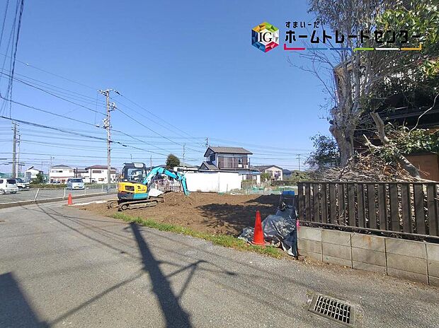 【前面道路含む現地写真】◆休日にご家族揃ってご見学はいかがでしょうか♪実際の現地を見てみると図面などではわからない、新たな発見もありますのでまずはお気軽にお問い合わせください♪